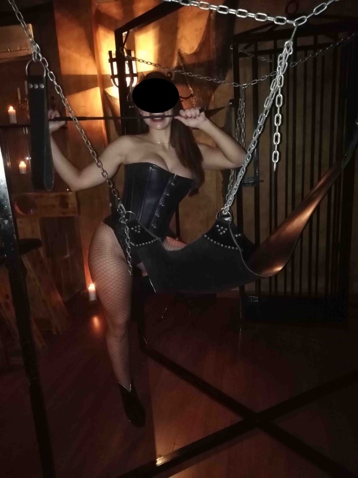 MISTRESS DOMINANTE SENSUAL SEVERA ME CONSIDERO UNA MUJER AUTORITARIA SERIA