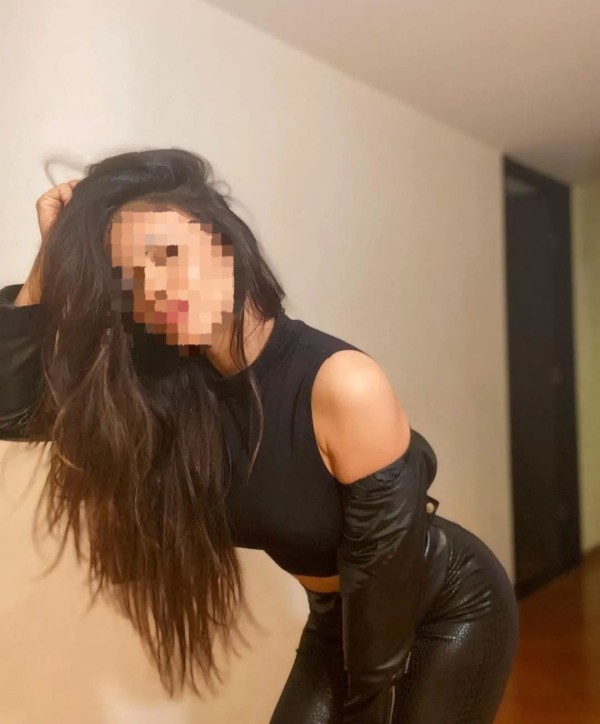 Camila independiente, extrovertida y cariñosa, lugar con aire acondicionado