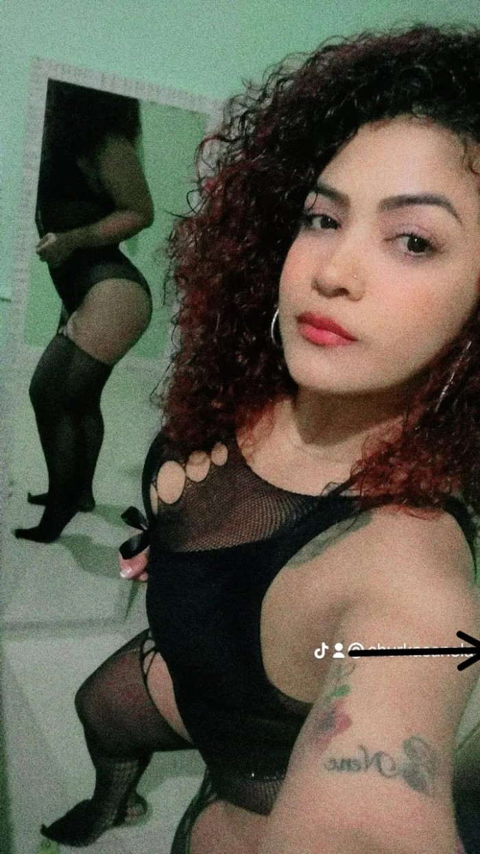 MORENA CACHONDA CON GANAS DE QUE ME COMAN EL COÑO