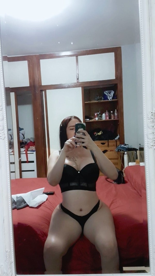 Chica transexual fiestera guarrilla si prisas real