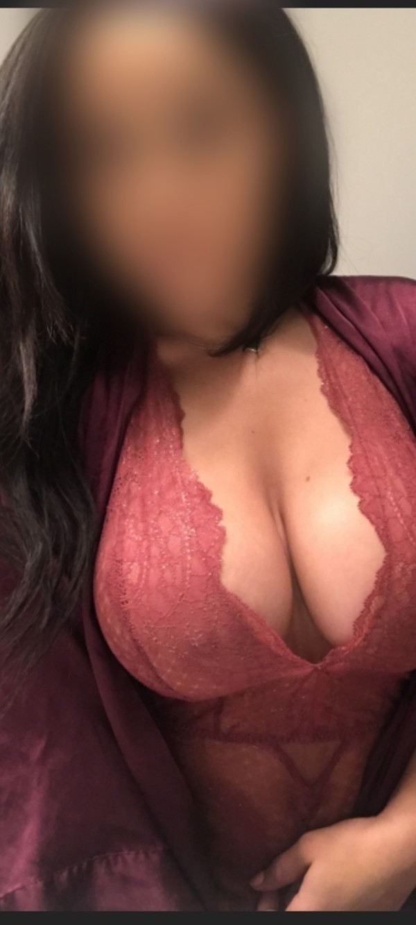 HERMOSA LATINA COMPLACIENTE,SEXO Y MASAJES.