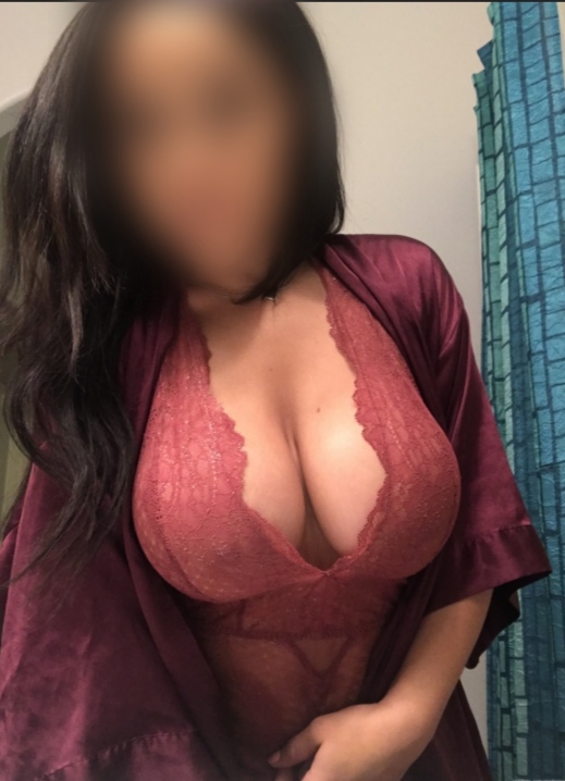 HERMOSA LATINA COMPLACIENTE,SEXO Y MASAJES.