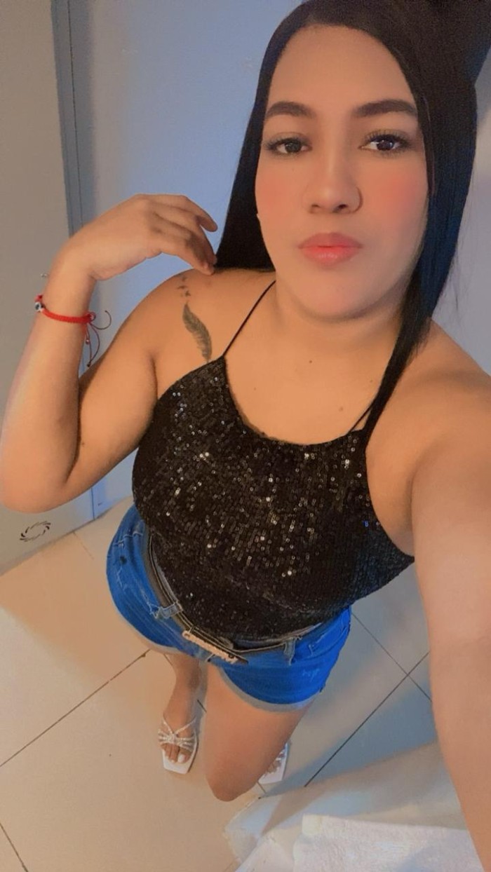 CLOE GUAPISIMA VENEZOLANA EN ARRECIFE