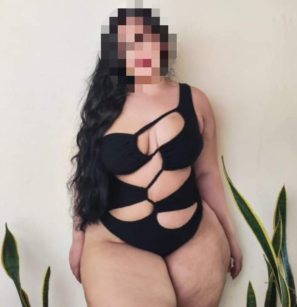 Chica curvy jovencita