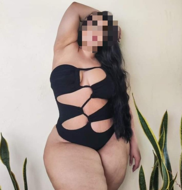 Chica curvy jovencita