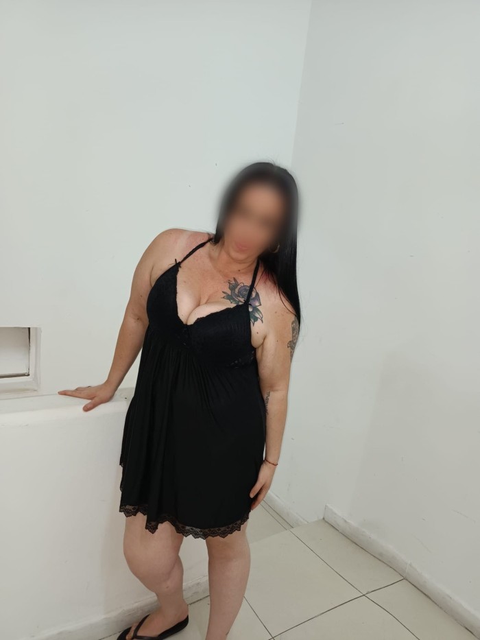 VEN A PROBAR ESTA BELLA SEVILLANA TRATO DE NOVIOS