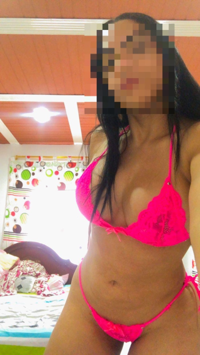 JOVENCITA  FIESTERA CON COÑITO APRETADITO Y MOJADO