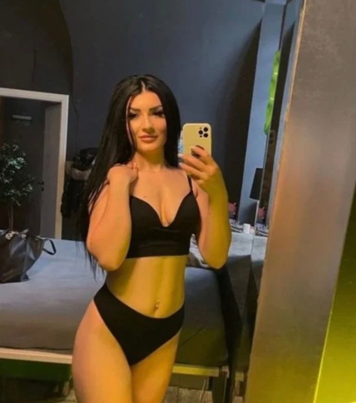 Escort latina muy juguetona