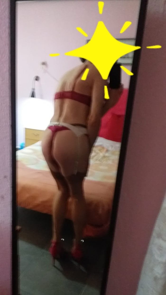 Trans madurita delgadita femenina hermosa