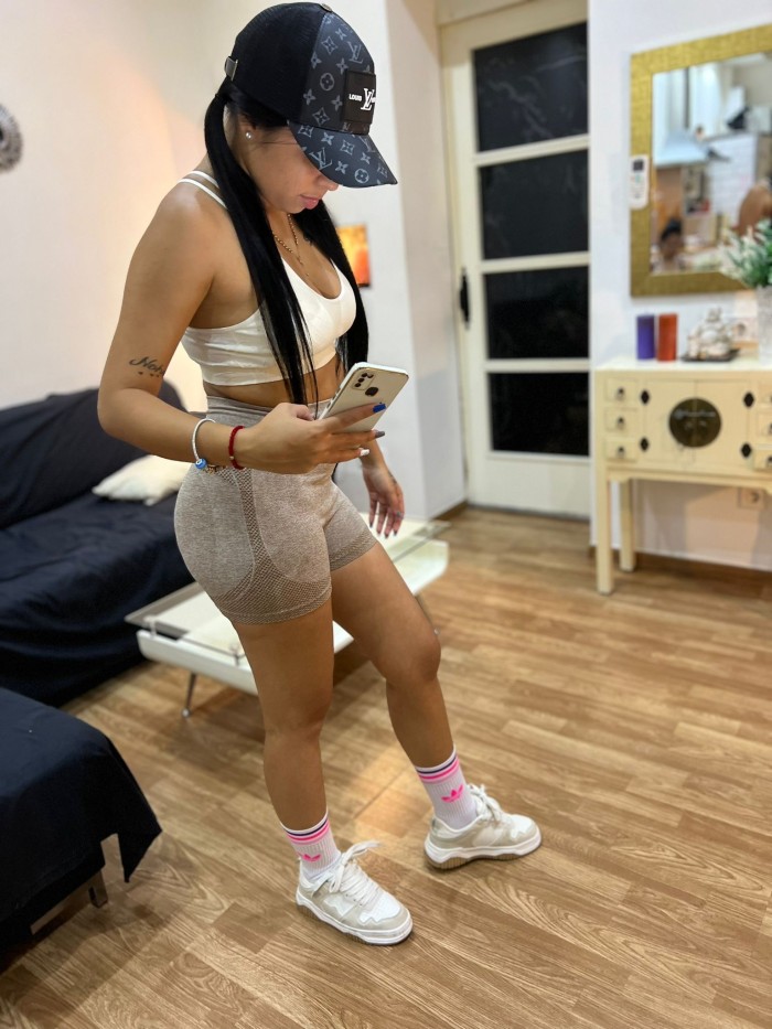 CHLOE LATINA JOVENCITA MUY CACHONDA