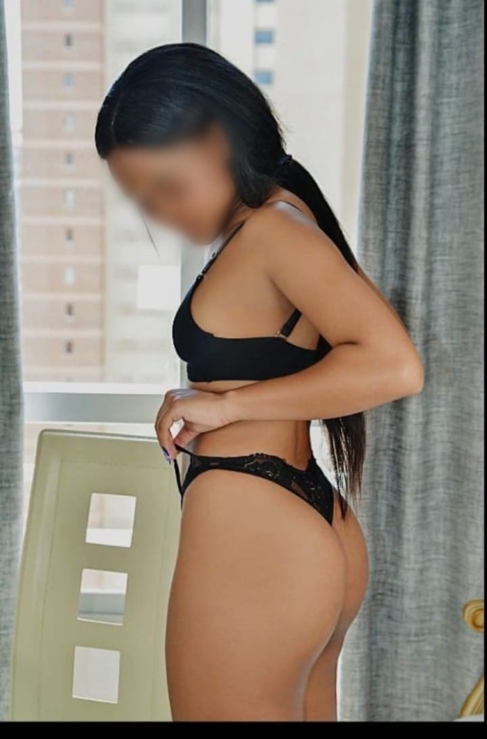 NAHOMY SOY UNA CHICA GUAPISIMA EN MATARO 24 HORAS