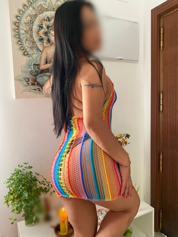 HERMOSA LATINA GOLOSA