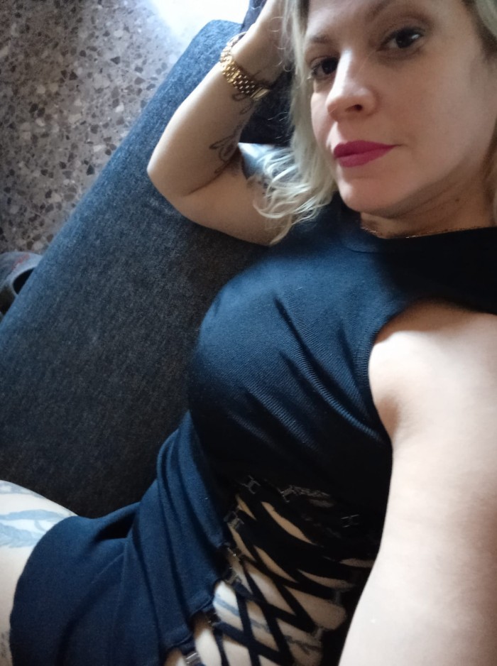 HOLA MIS AMORES  SOY SOL MADURITA DE 50 AÑOS FIEST