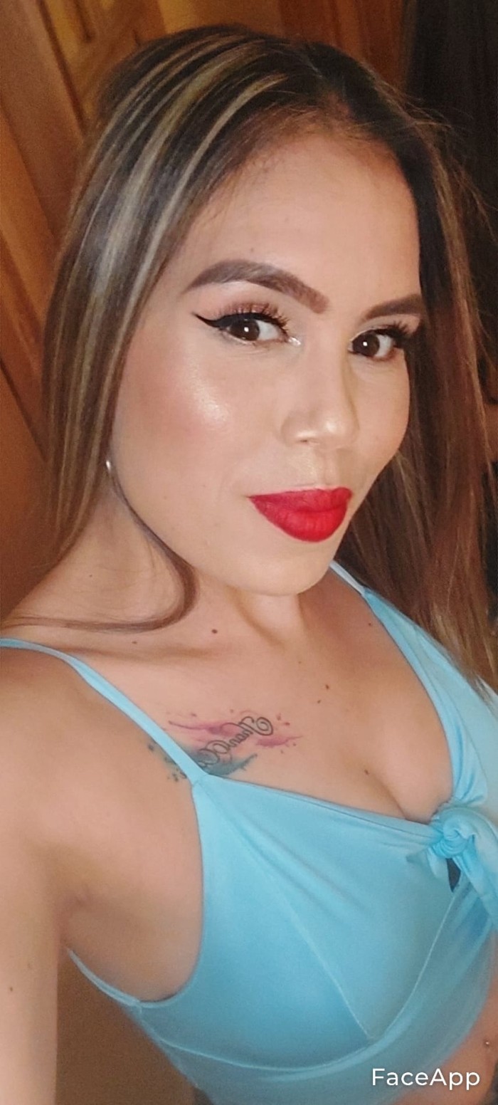 CHICA CALIENTE JUGUETONA