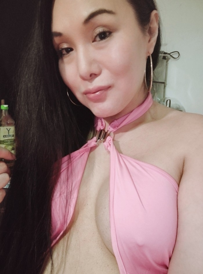 Por pocos días, ladyboy Ayumi Osaka.