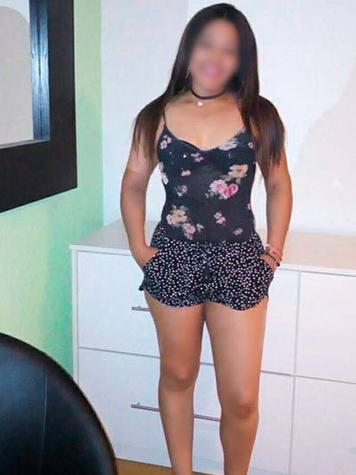 A qué hora llegas para empezar a quitarme la ropa?