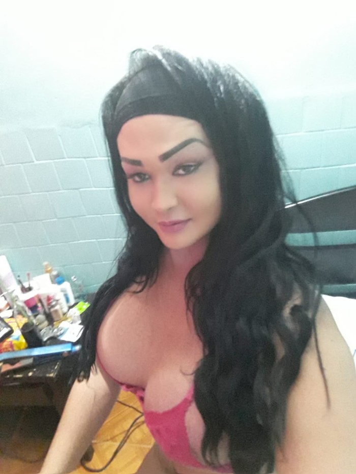 Mujer trans con un cuerpo que fliparas