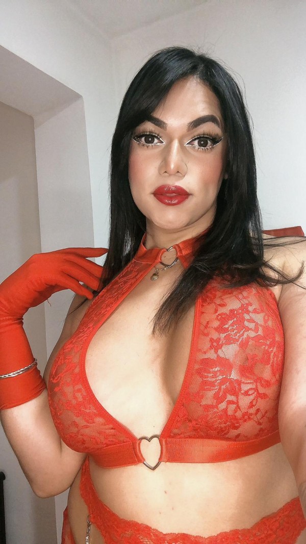 Trans femenina muy caliente e implicada