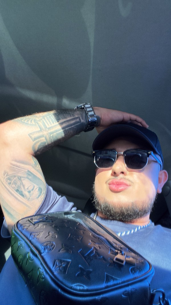 ADRIÁN MALAGUEÑO ACTIVO MUY TATUADO EN ROTA