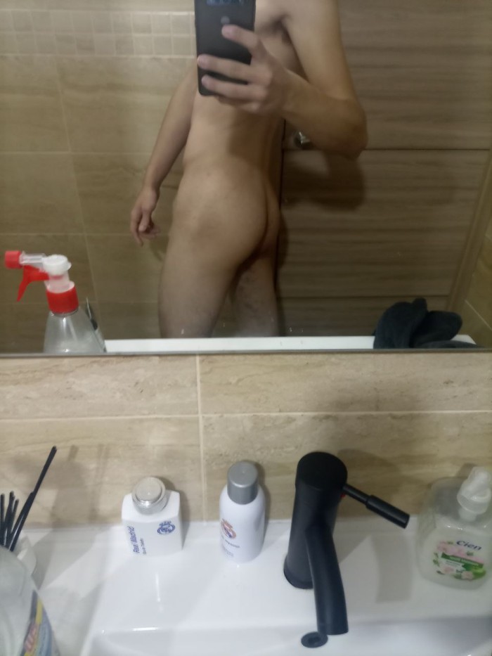 Chico joven disponible