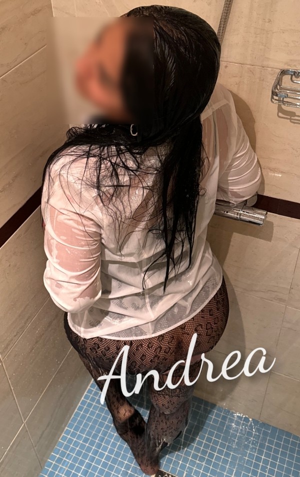 Andrea Scort -masajista muy traviesa