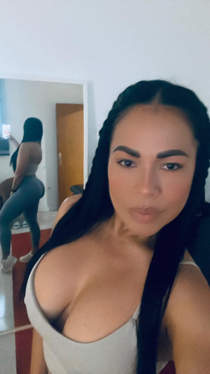 NATALIA BICHOTA COLOMBIANA DE PASO POR TU CIUDAD.