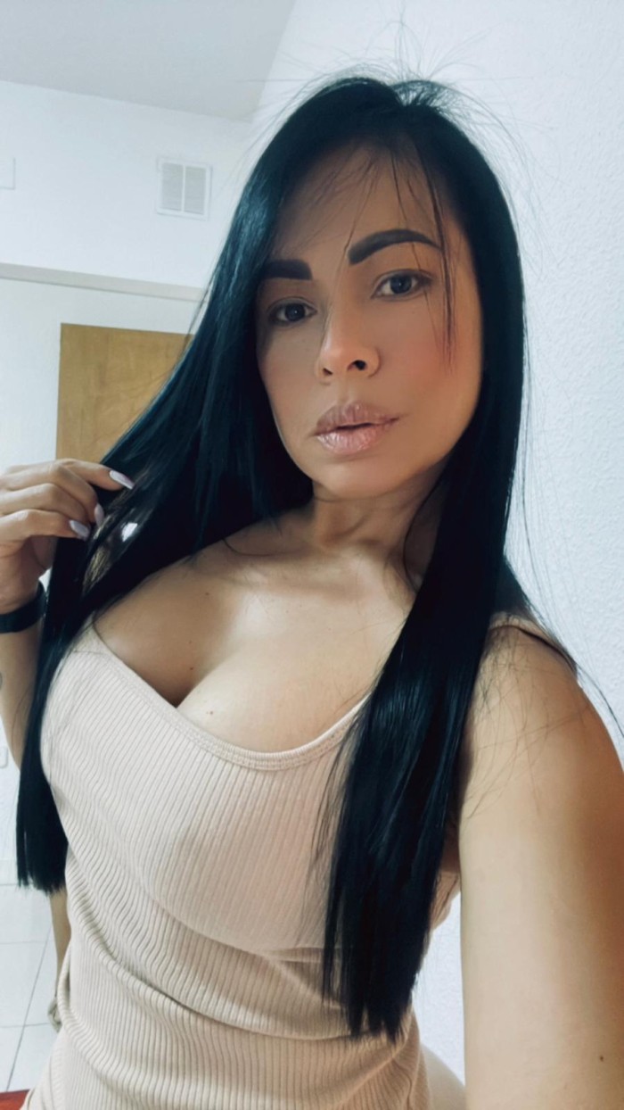 NATALIA BICHOTA COLOMBIANA DE PASO POR TU CIUDAD.