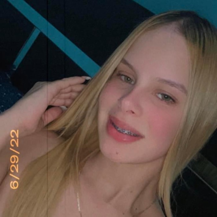 Daniela 23 años disponible?