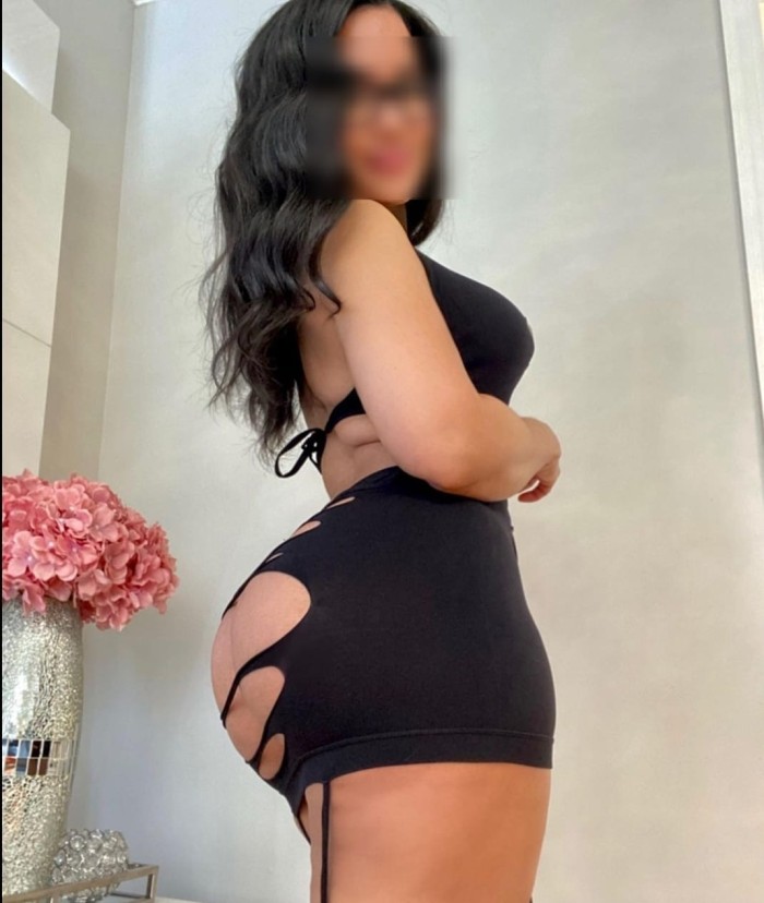 LATINA FIESTERA CON BUENAS CURVAS GRANADA ZAIDIN NOVEDAD