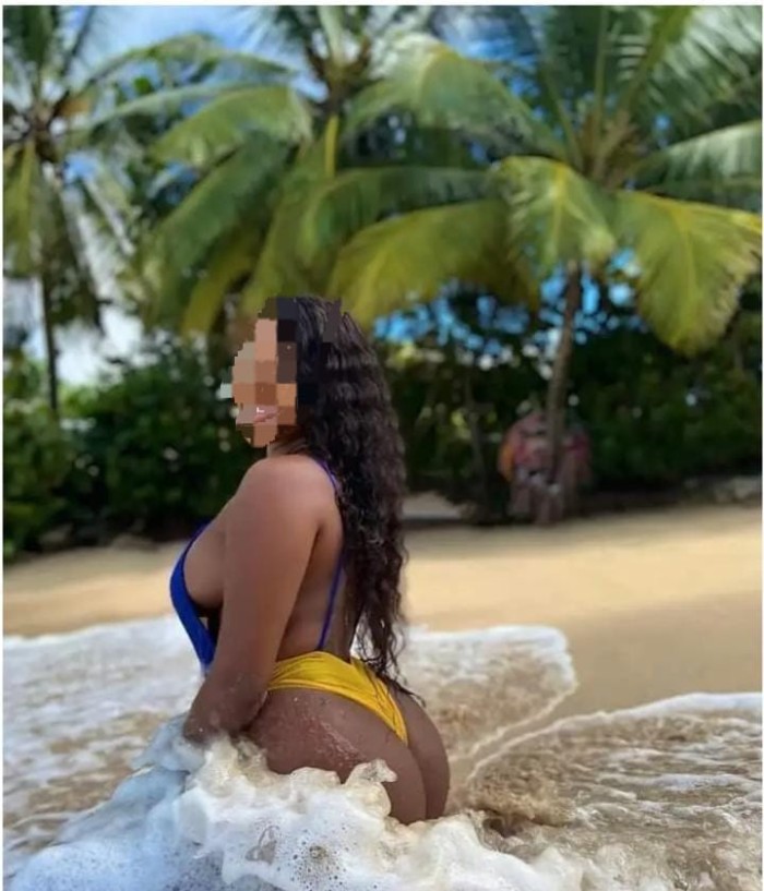 Soy Fernanda 23 años morena colombiana