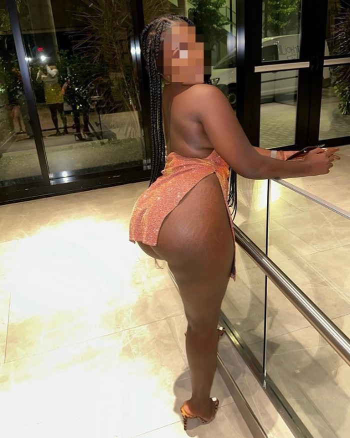 Soy Fernanda 23 años morena colombiana