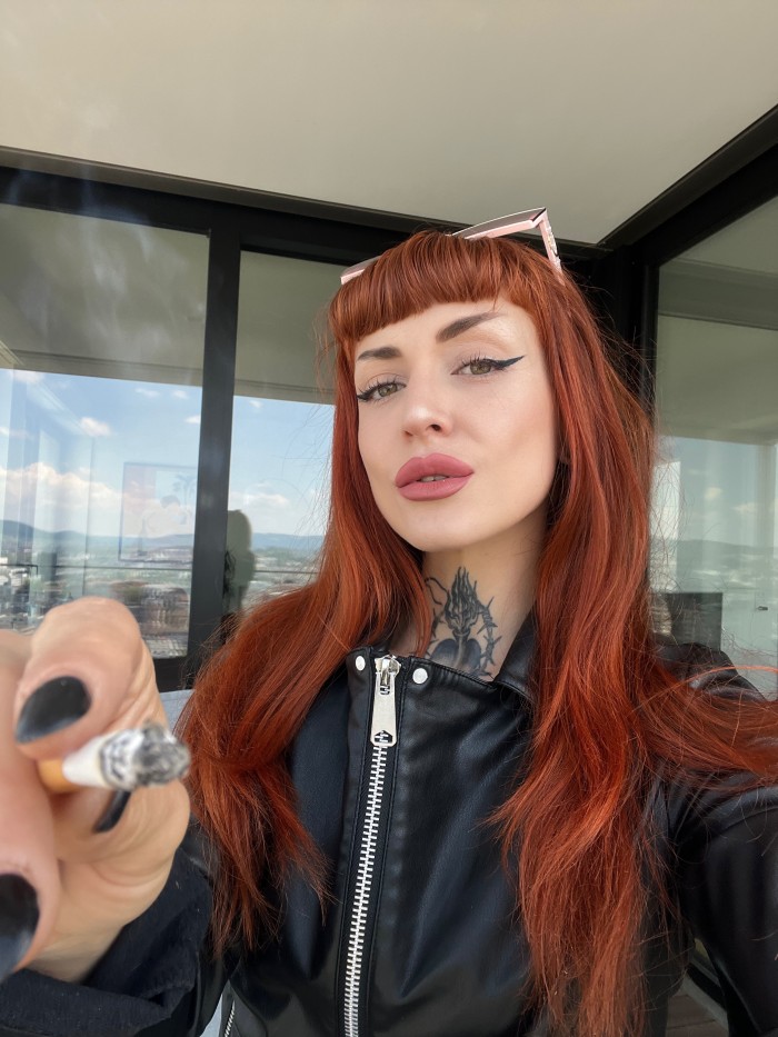 Mistress AMA BCN con piso en CAMP NOU y sala BDSM sagrada familia