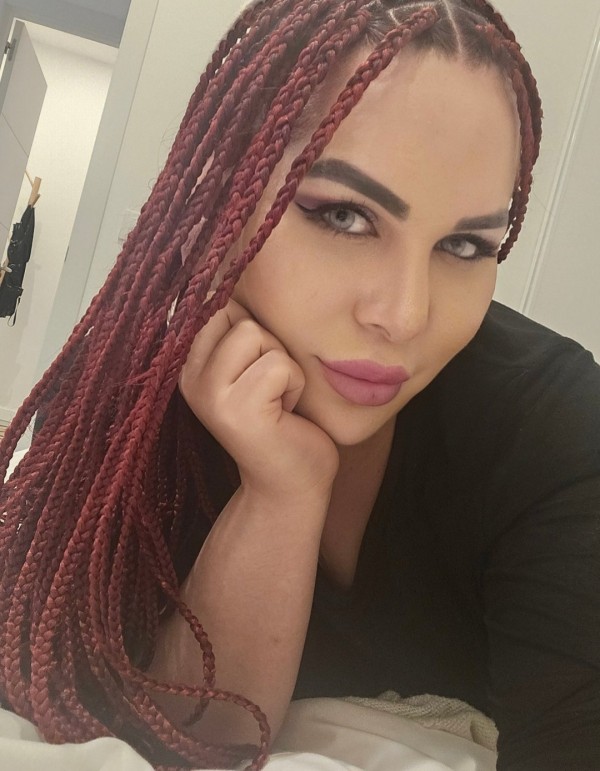 LATINA SIMPÁTICA CARIÑOSA FIESTERA BESO NEGRO 24H