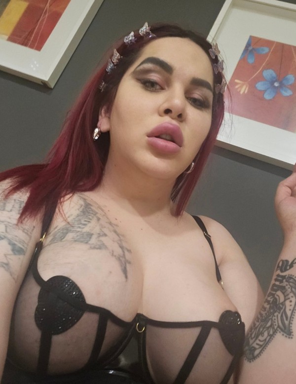 LATINA SIMPÁTICA CARIÑOSA FIESTERA BESO NEGRO 24H