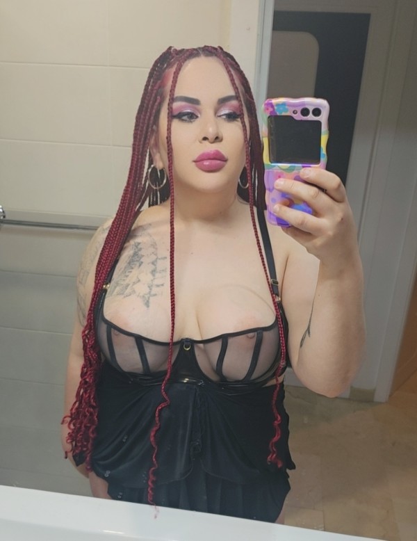 LATINA SIMPÁTICA CARIÑOSA FIESTERA BESO NEGRO 24H