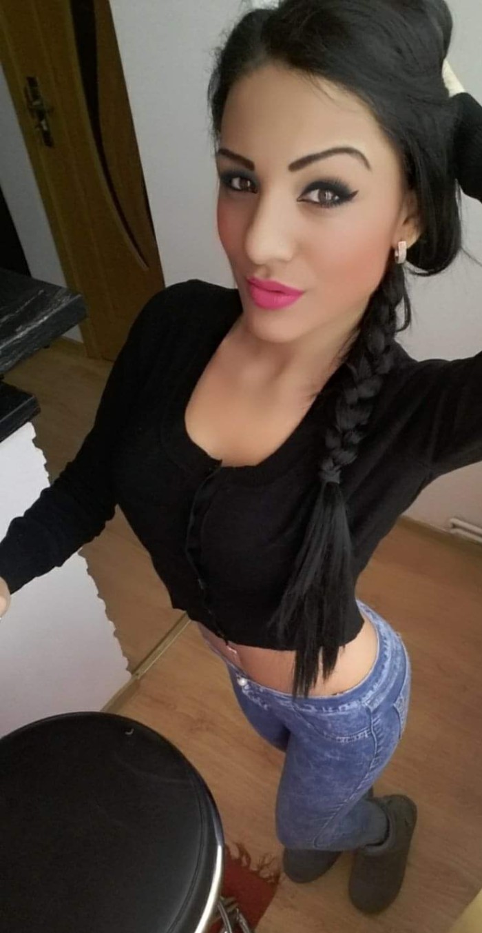 Soy UNA MORENA MUY ATRACTIVA