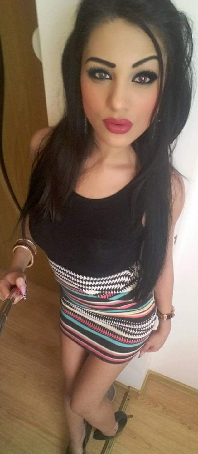 Soy UNA MORENA MUY ATRACTIVA