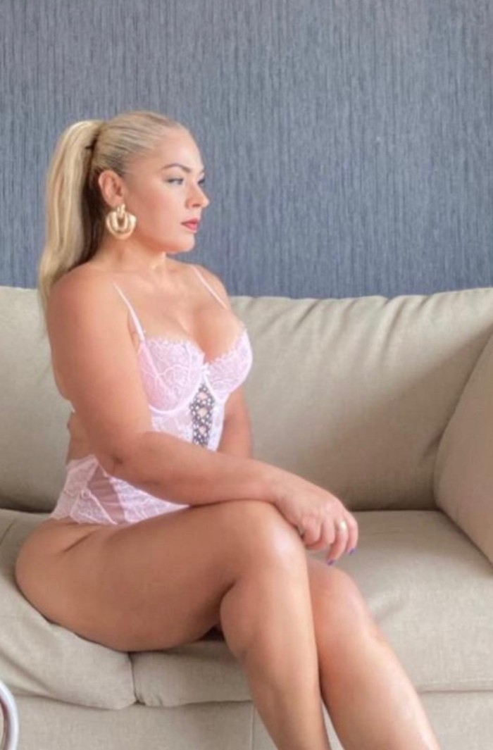 Rubia fiestera sensual morbosa disponible 24 horas