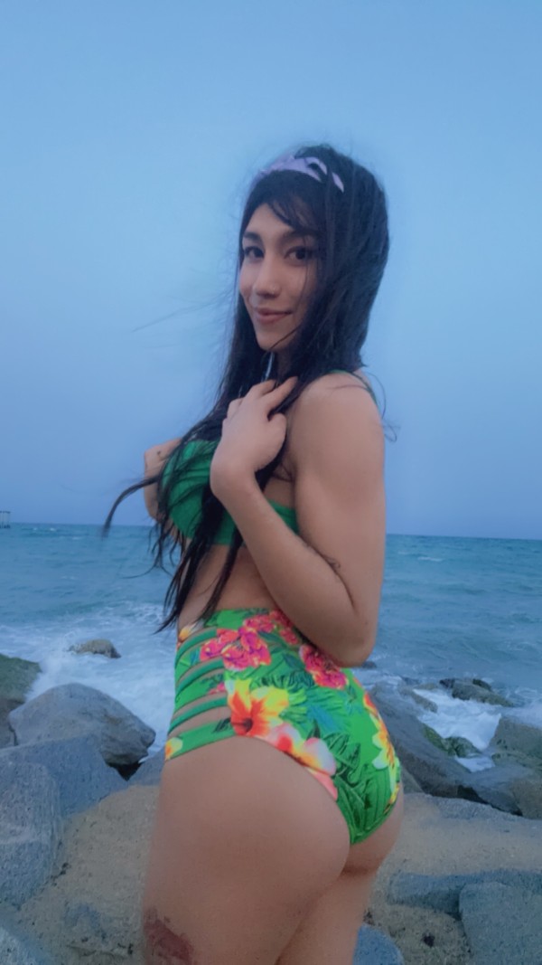 Chica trans femenina real jovencita súper caliente