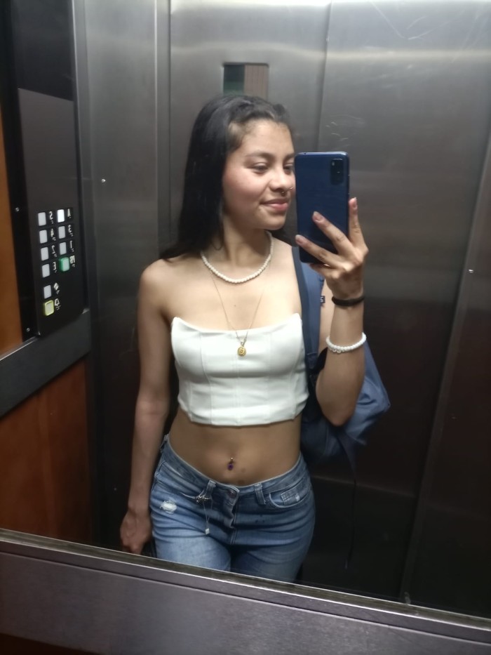 JOVENCITA COLOMBIANA DISPONIBLE EN LAS NOCHES