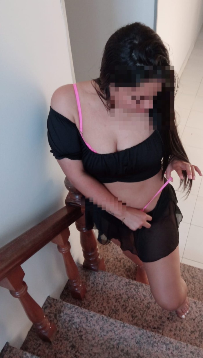 Novedad Karla Chica morena latina