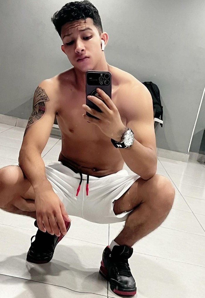 scort exclusivo 21 cm cliente venezolano