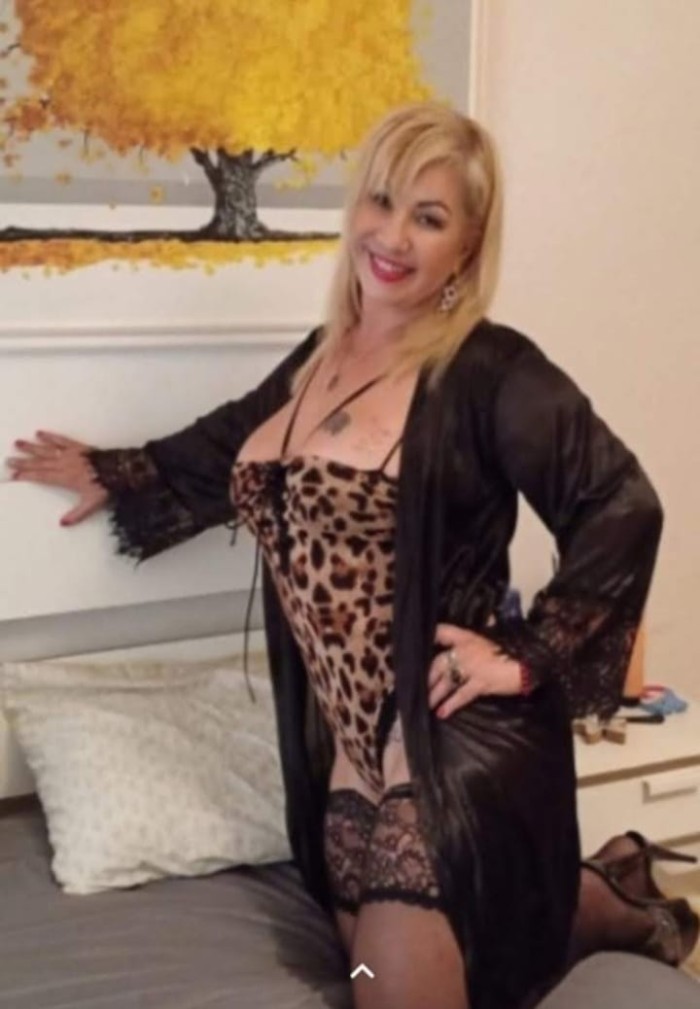 ALESANDRA 46 años, CARIÑOSA, DIVERTIDA y muy SEXY