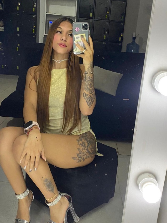 Lili, Colombiana Fiestera 21 años