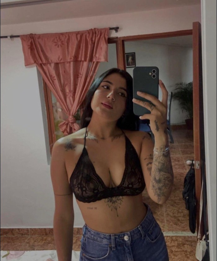 hermosa divertida colombiana