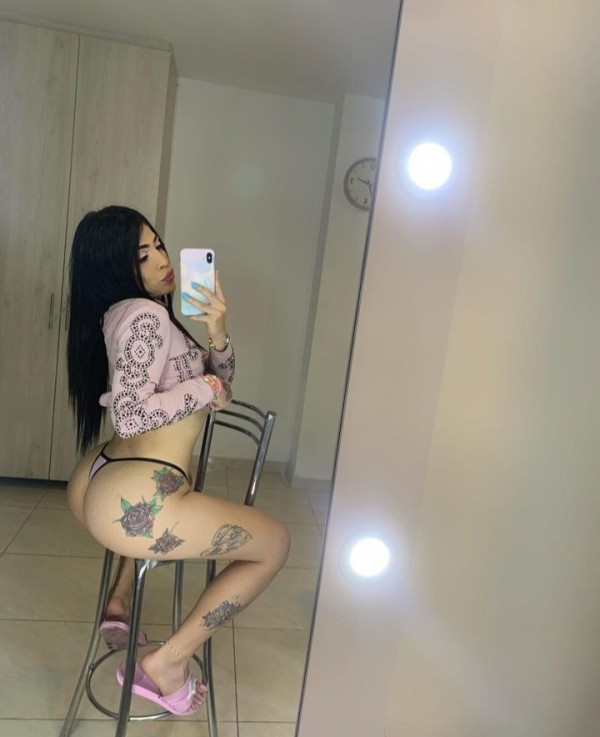 CAMILA AGUANTADORA SEXY CHUPONA GARGANTA PROFUNDA TRAGONA EXPERTA 24HORAS