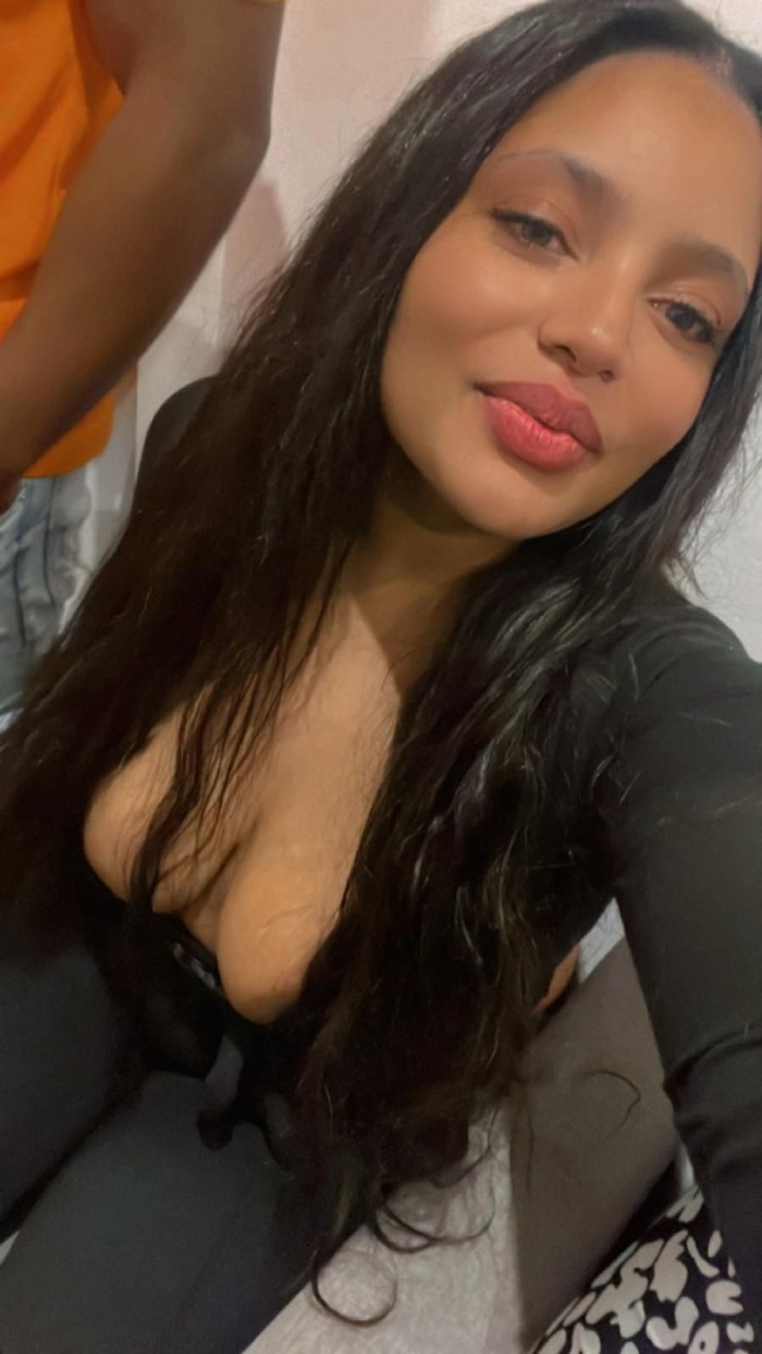 CELESTE UNA MORENA ENCANTADORA