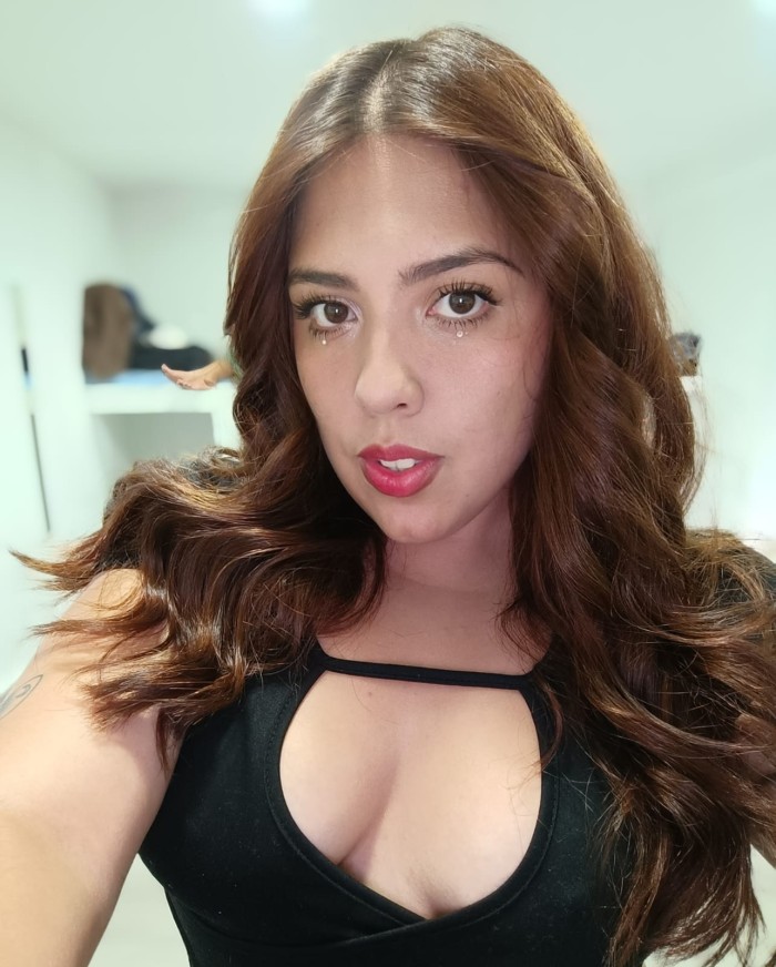 correte en mis tetas y mi cara papi