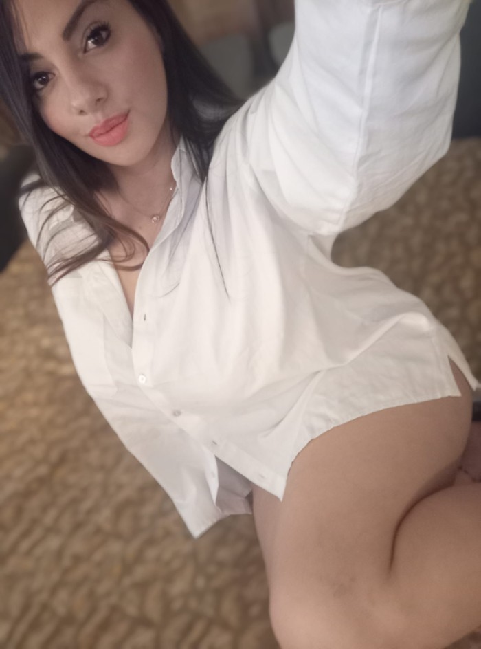 VEN DISFRUTA DE MIS TETAS