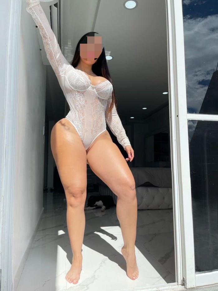 678535866,soy caliente y sexy ven follame en 4 y nalgueame duro en Girona